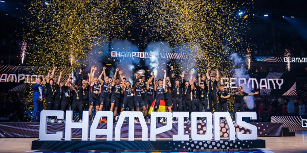 德国险胜土耳其夺欧洲杯冠军 施罗德荣膺MVP