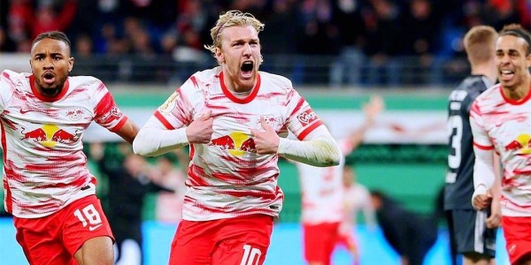 德甲巅峰对决前瞻：状态火热的拜仁客场挑战起伏莱比锡，谁能笑到最后？