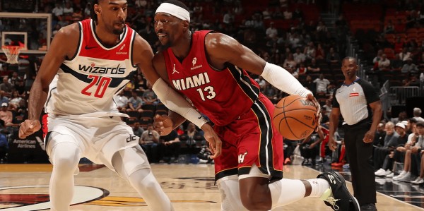 多位科比前同事不满！名记：阿德巴约不该拿83分