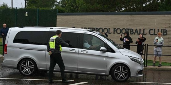 伊萨卡到达利物浦，1.3亿英镑刷新英超纪录，纽卡签2大进攻手