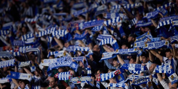 比利亚雷亚尔复古球衣引爆西甲：球迷集体“点赞”，黄色潜水艇掀起怀旧狂潮！