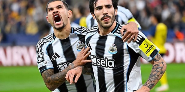 卡里克铁腕清洗多名旧将！曼联豪购五大新援，新赛季梦幻阵曝光