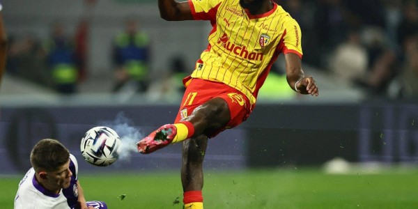 3-0，法甲领头羊完胜图卢兹，豪取8连胜，领先巴黎圣日耳曼4分